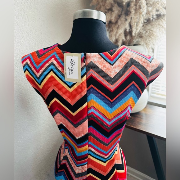 Beige by ECI Zig Zag Dress Size L NWT - Picture 2 of 3